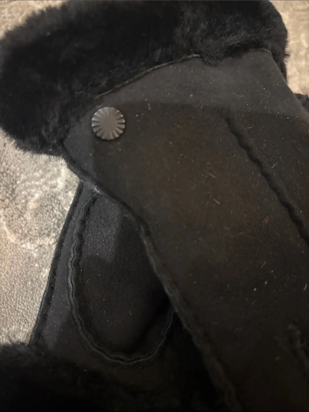 UGG Black Suede Gloves with Plush Fur Cuff size medium